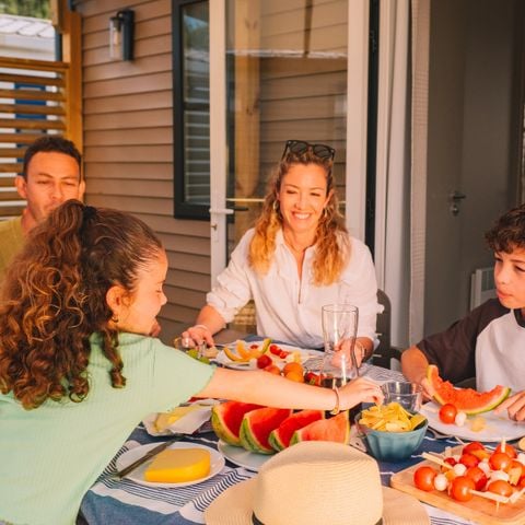 Mobilhome 4 personnes - VIP 2 chambres 33m² - Pack-Vip inclus (linge,tv,wifi...)