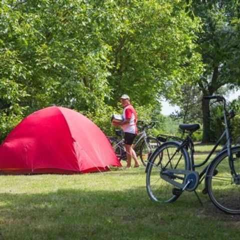 STAANPLAATS - Ruimte voor 2-wielige voertuigen (fiets - motor)