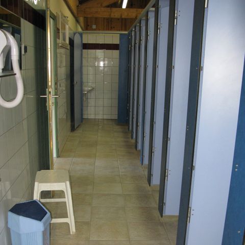 PIAZZOLA - Spazio per veicoli a 2 ruote (bicicletta - moto)