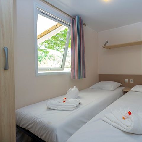 STACARAVAN 6 personen - Klassiek XL | 3 slaapkamers | 6 pers | Verhoogd terras | Airconditioning
