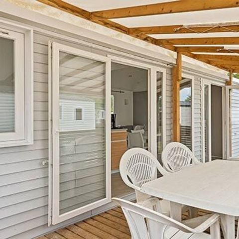Bungalow 6 Personen - Mobilheim | Premium | 3 Zi. | 6 Pers. | Erhöhte Terrasse | 2 Bäder | Klim.
