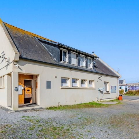 PLOT - Pitch | Essential | Vehicle -7m | <100m² | Electricity | No water