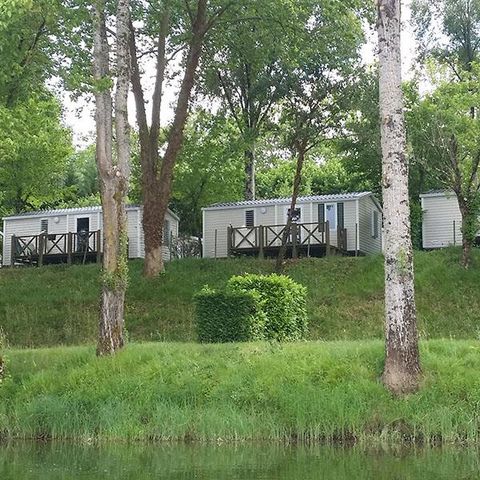 MOBILHOME 5 personnes - 2 chambres avec vue riviere (29 m²) - n°64 à 72