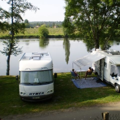 Pitch - riverside with electricity n°6 to 21