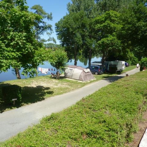 Pitch - riverside with electricity n°6 to 21