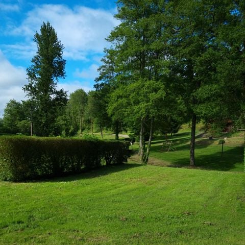 Pitch - Nature landscaped 2 pers - 1 vehicle (car, CC or motorbike) - electricity 10A
