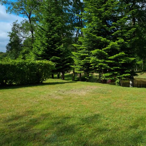 Pitch - Nature landscaped 2 pers - 1 vehicle (car, CC or motorbike) - electricity 10A