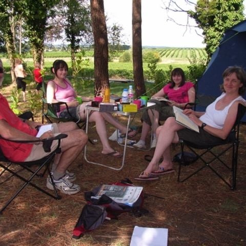Kampeerplaats - Natuur arrangement (1 tent, caravan of camper / 1 auto)