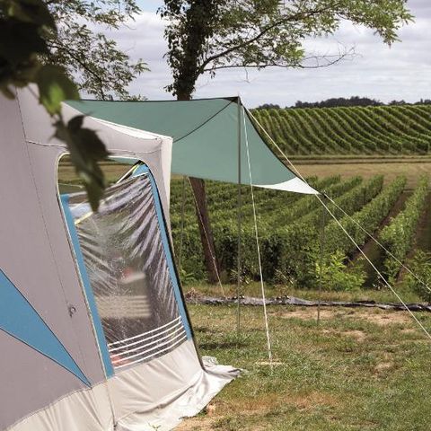 Kampeerplaats - Comfortpakket (1 tent, caravan of camper / 1 auto / 10A elektriciteit)
