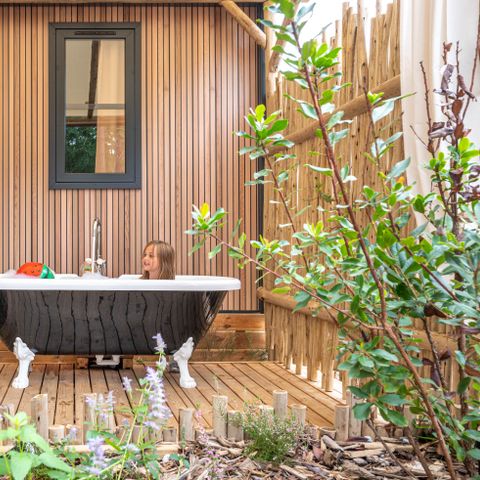 Mobilheim 4 Personen - Garden 2ch-CLIM-Badewanne-TV-LV-Plancha-überdachte Terrasse-31m² | PREMIUM