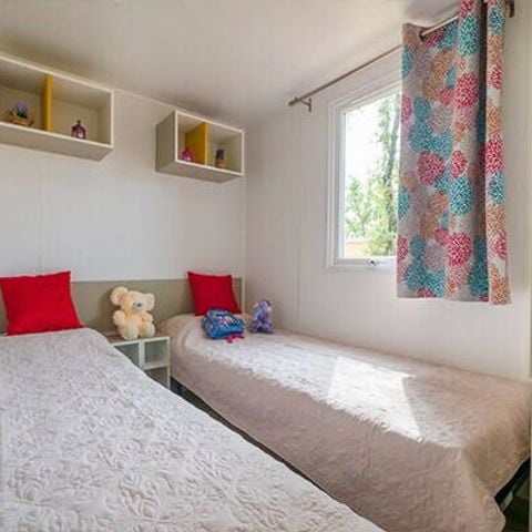 BUNGALOW 6 personnes - Mobil-home | Comfort | 3 Ch. | 6 Pers. | Terrasse surélevée | 1 SDB | Clim.