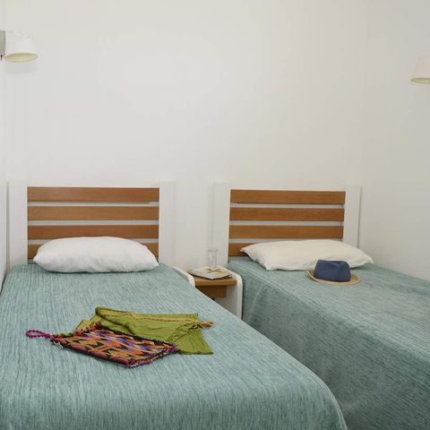 APARTMENT 6 people