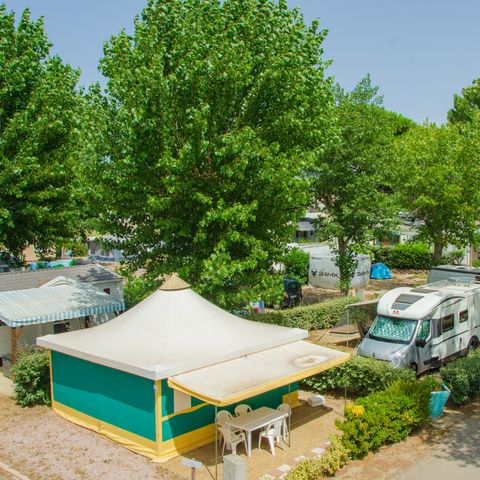 STAANPLAATS - Comfort standplaats pakket (tent, caravan of camper /1auto / 16A elektriciteit) Water en afvoer