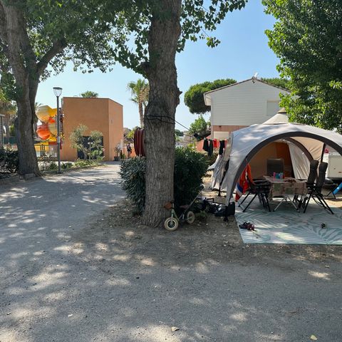 Kampeerplaats - Comfort standplaats pakket (tent, caravan of camper /1auto / 16A elektriciteit) Water en afvoer