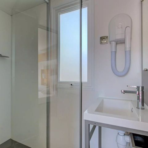 BUNGALOW 6 personnes - Mobil-home Premium Stella Maris XL 4 Pièces 6 Personnes Climatisé + TV 2sdb