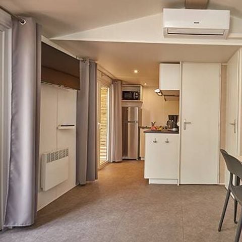 Mobilheim 4 Personen - Ultimate | 2 Zi. | 4 Pers. | Erhöhte Terrasse | 2 Bäder | Klimaanlage | TV