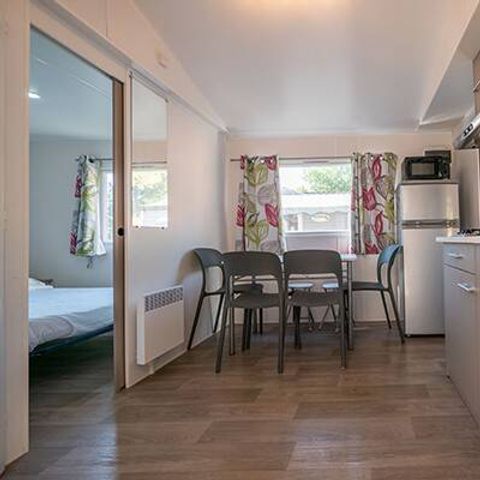 Mobilhome 4 personas - Confort | 2 Dormitorios | 4 Plazas | Terraza semicubierta | 1 Baño | Aire acondicionado