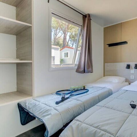 Mobilheim 6 personen - Premium | 3 Schlafzimmer | 6 Schlafplätze | Halbüberdachte Terrasse | 1 Badezimmer | Klimaanlage | Fernseher