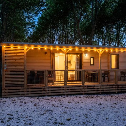 BUNGALOW 8 personnes - Ultimate Plus | 3 Ch. | 6/8 Pers. | Terrasse Lounge | Outdoor kitchen | 2 SDB | Clim. | TV