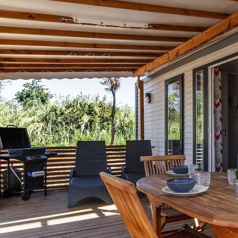 BUNGALOW 5 personnes - PREMIUM - 2 chambres avec climatisation +TV+ Plancha à gaz + 2 SDB 