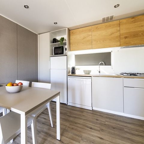 BUNGALOW 5 personnes - PREMIUM - 2 chambres avec climatisation +TV+ Plancha à gaz + 2 SDB 