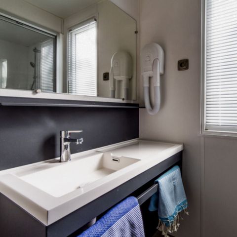 MOBILE HOME 5 people - PREMIUM - 2 bedrooms with air conditioning +TV+ Gas hob + 2 bathrooms