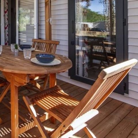 BUNGALOW 5 personnes - PREMIUM - 2 chambres avec climatisation +TV+ Plancha à gaz + 2 SDB 