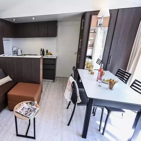 Mobile home 6 persons - Tour Operator Maeva sur Camping L'Hippocampe - Comfort Mobile Home 4 Rooms 6 People (4 adults + 2 children) Air-conditioned