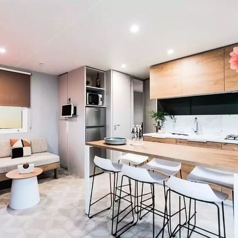 MOBILHOME 4 personnes - Tour Opérateur Maeva sur Camping Le Bois de Valmarie - Mobil Home Confort 4 Pièces 6 Personnes (4 adultes + 2 enfants) Climatisé