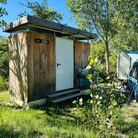 Stellplatz - Premium-Stellplatz mit eigener Sanitäranlage