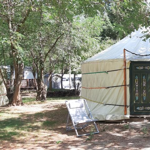 HÉBERGEMENT INSOLITE 6 personnes - YOURTE sans sanitaires 30m²