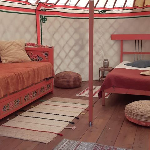 HÉBERGEMENT INSOLITE 2 personnes - YOURTE sans sanitaires 26 m²
