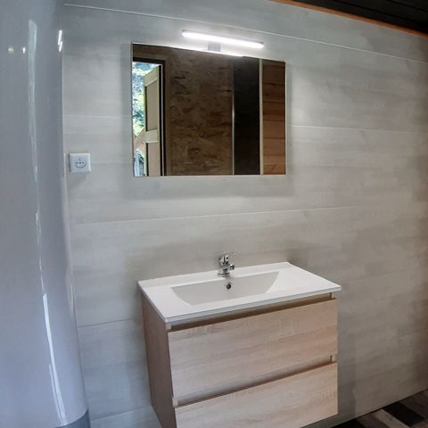 Alojamiento 4 personas - CABINA PERCHA con baño y SPA