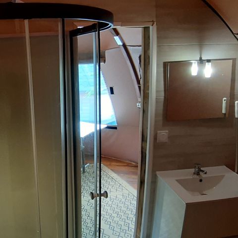 Alojamiento 4 personas - Cúpula WIGWAM con instalaciones sanitarias 27 m².