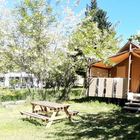 Bungalowzelt 7 Personen - JUNGLE LODGE ohne Sanitäranlagen 31 qm
