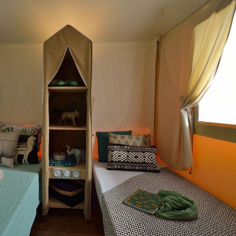 Bungalowtent 7 personen - JUNGLE LODGE zonder sanitair 31 m²