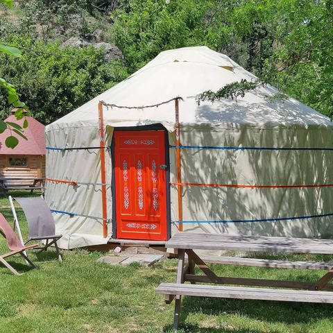 UNIEKE ACCOMMODATIE 5 personen - Kirgizische joert met sanitaire voorzieningen voor 5 personen