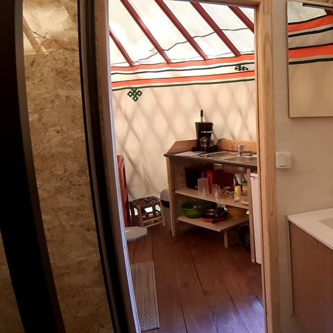 HÉBERGEMENT INSOLITE 5 personnes - Yourte avec salle de bain pour 5 personnes
