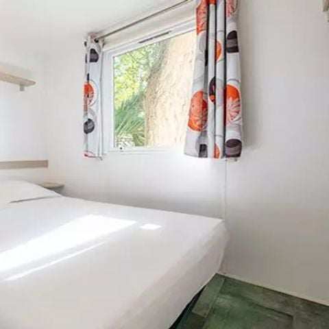 Stacaravan 4 personen - Klassiek | 2 Slaapkamers | 4 Pers | Verhoogd terras | Airconditioning door Homair