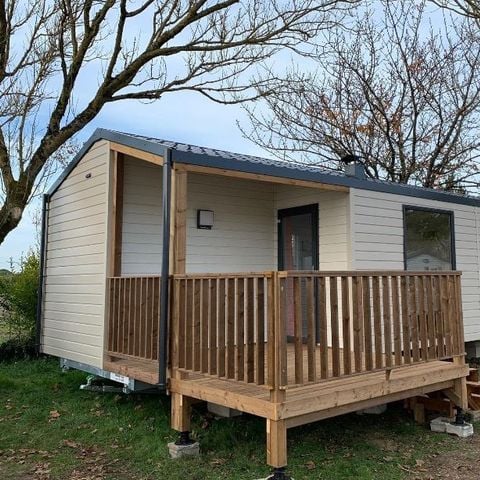 Mobile home 4 persons - 25m2 (2021) + Semi-covered wooden terrace 8m2. Sleeps 4