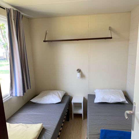 Mobilheim 6 personen - 28m² + Überdachte Holzterrasse 12m² 4/6 Pers.