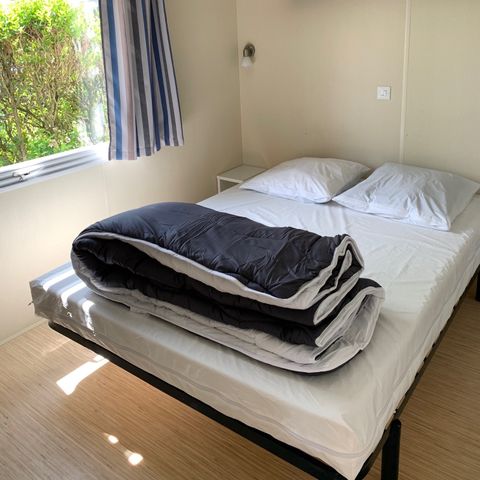 Stacaravan 6 personen - 28m² + Overdekt houten terras 12m² 4/6 pers