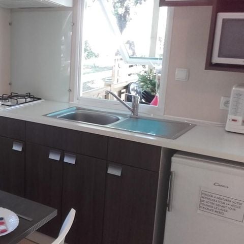 Mobilheim 4 Personen - 20m² + Überdachte Holzterrasse 8m². 2/4 Pers.