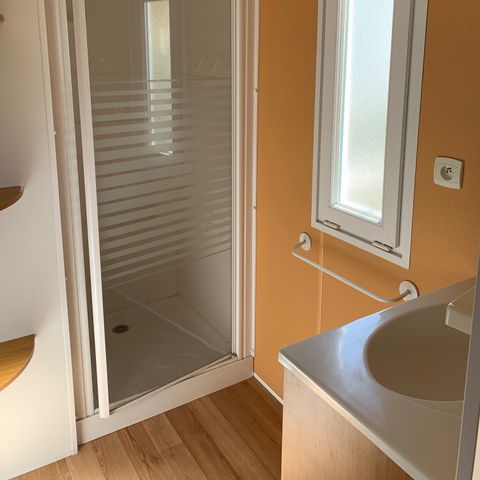Mobilheim 6 personen - 30m² + Halbüberdachte Holzterrasse 12m² 4/6 Pers.
