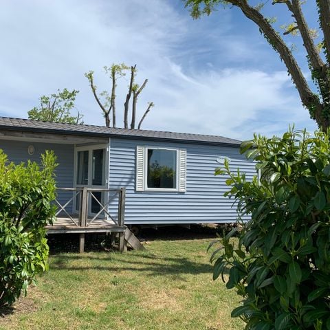 Mobile home 4 persons - 26m² + integrated wooden terrace of 7m². Sleeps 4