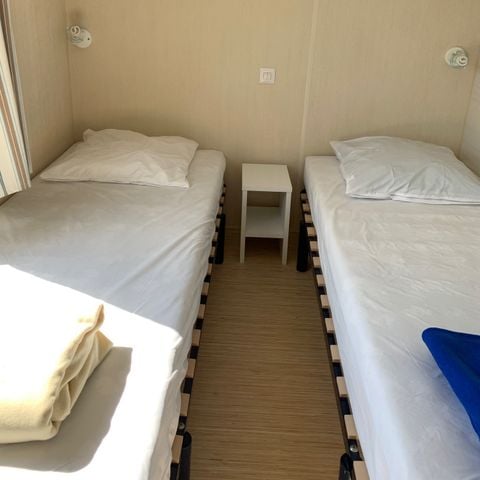 Mobile home 4 persons - 26m² + integrated wooden terrace of 7m². Sleeps 4