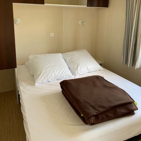 Mobile home 4 persons - 26m² + integrated wooden terrace of 7m². Sleeps 4