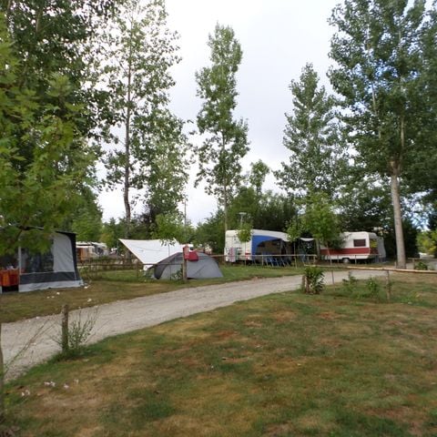 Pitch - Comfort package (1 tent, caravan or camper / 1 car / 16A electricity)