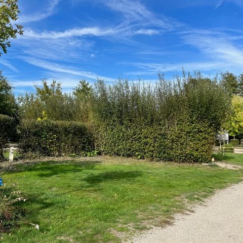 Pitch - Comfort package (1 tent, caravan or camper / 1 car / 16A electricity)