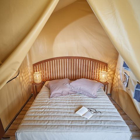 Glampingtent 4 personen - luifelbungalow 19m² zonder sanitair (accommodatie voor het seizoen 2022)